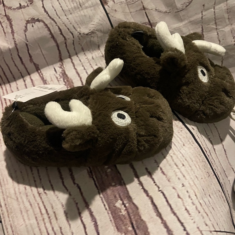 NWT carters slippers Large